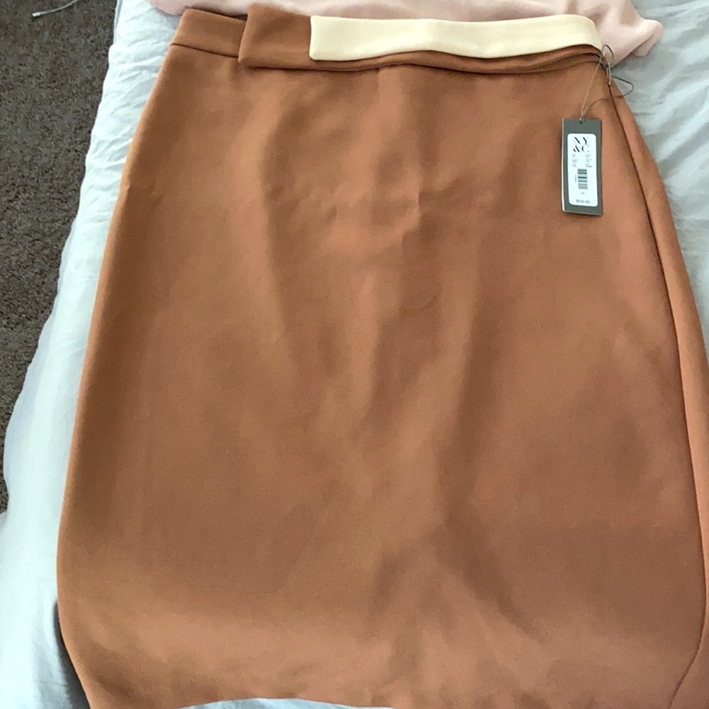 Eva Mendes skirt outfit.